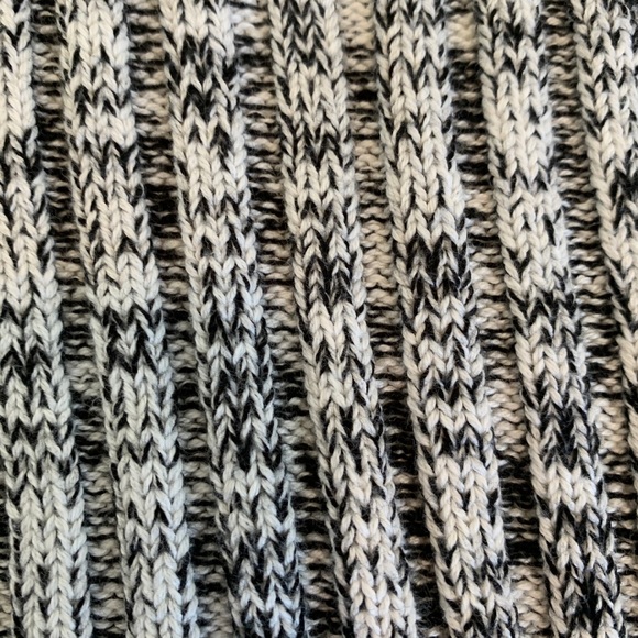 Knit Crop Top - Picture 6 of 6